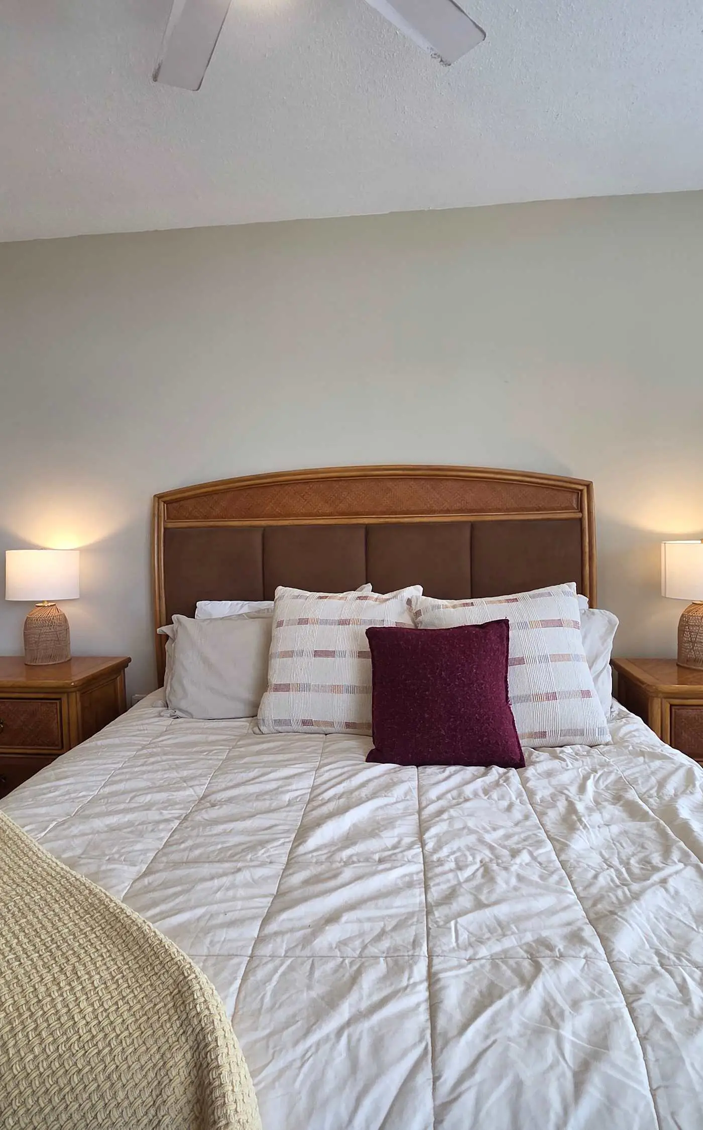 Gulf Front condo with Beach access and shared Pool