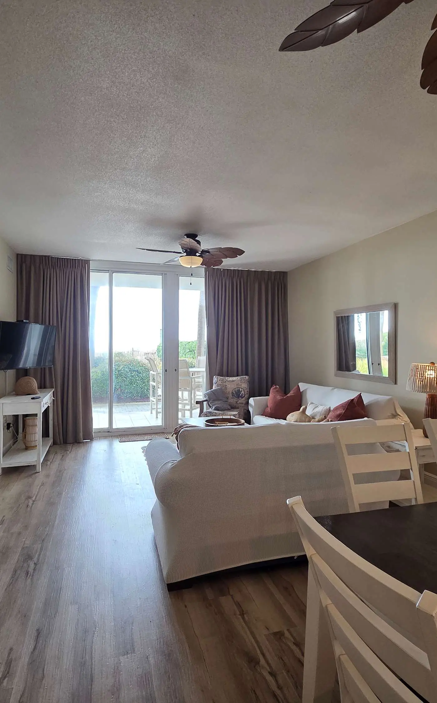 Gulf Front condo with Beach access and shared Pool