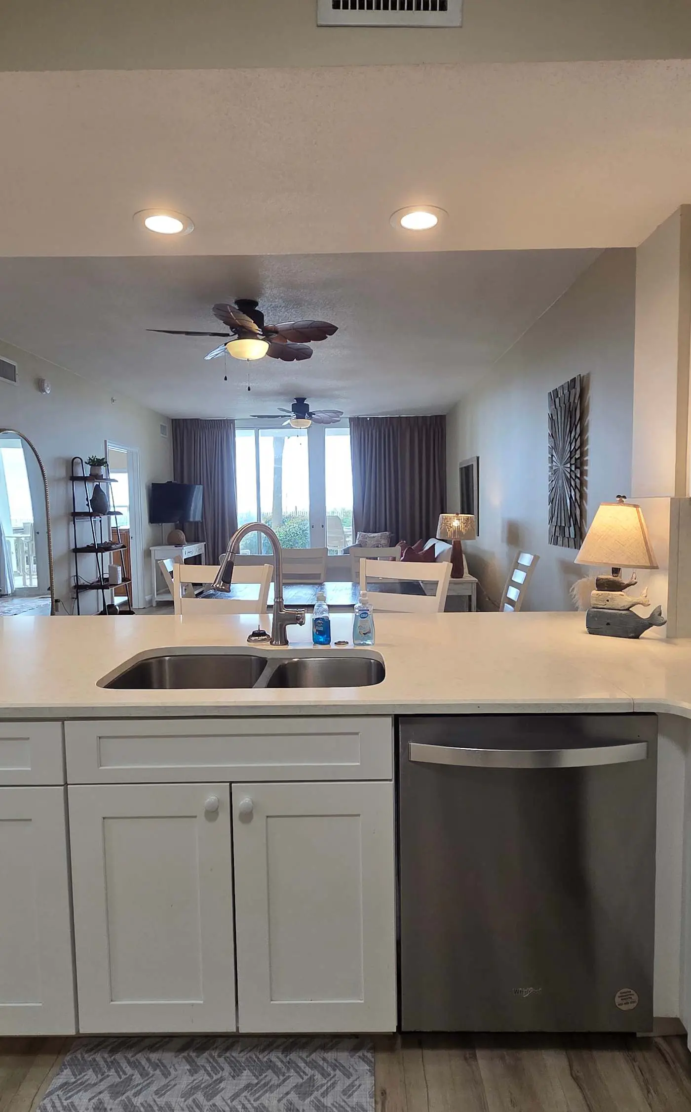 Gulf Front condo with Beach access and shared Pool