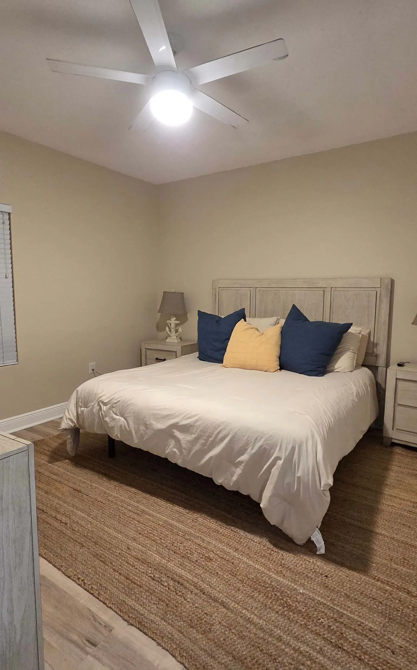 Gulf Front condo with Beach access and shared Pool