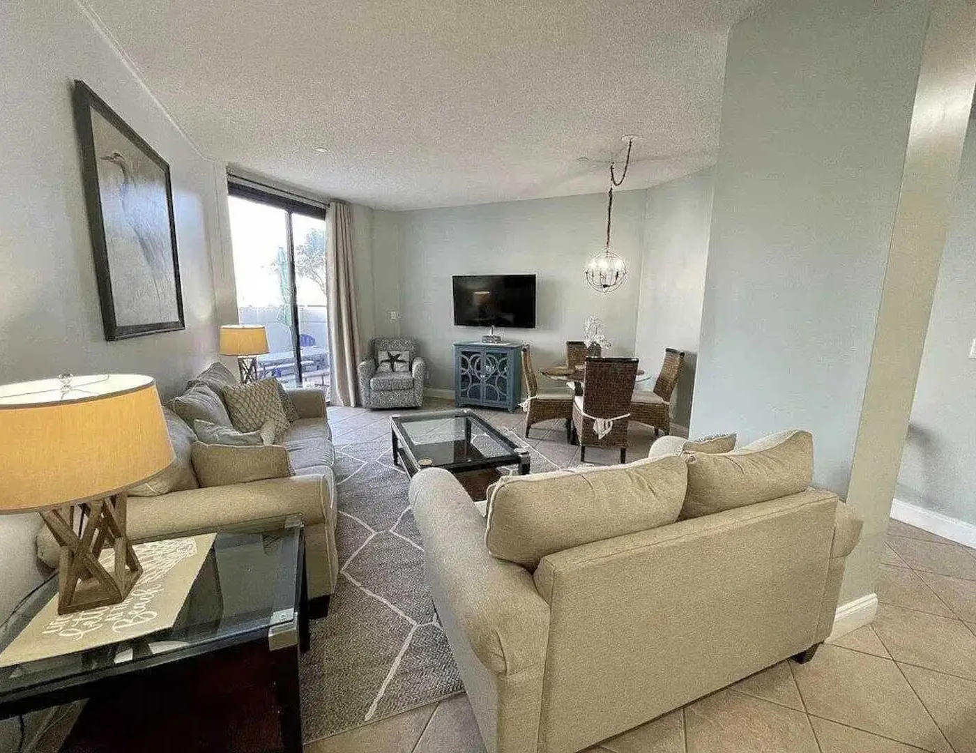 Charming condo, with shared pool, Gym, and Tennis