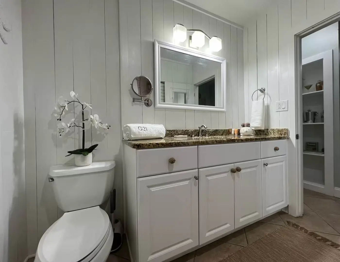 Charming condo, with shared pool, Gym, and Tennis