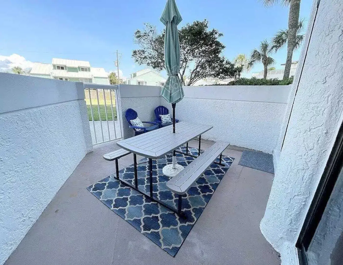 Charming condo, with shared pool, Gym, and Tennis