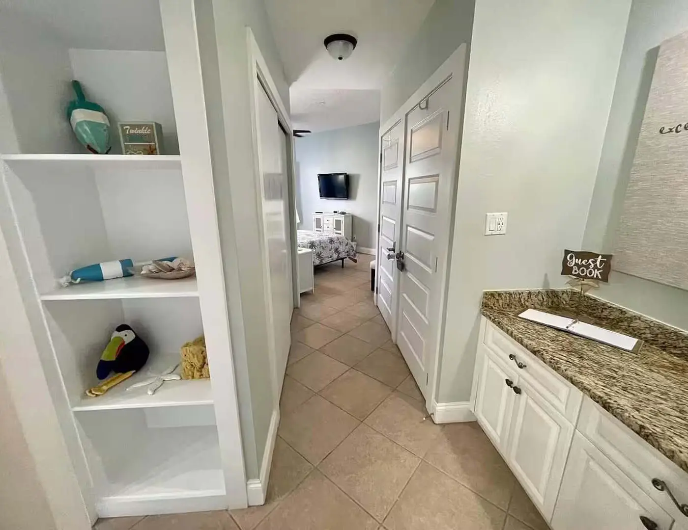 Charming condo, with shared pool, Gym, and Tennis