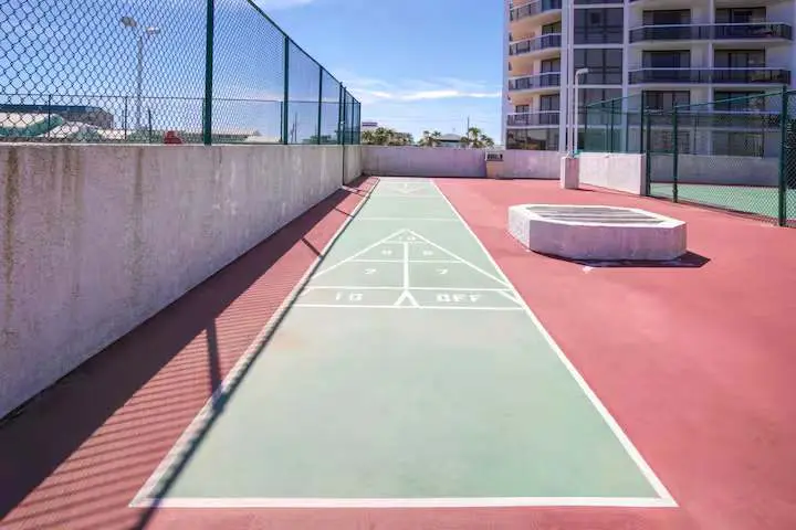 Charming condo, with shared pool, Gym, and Tennis