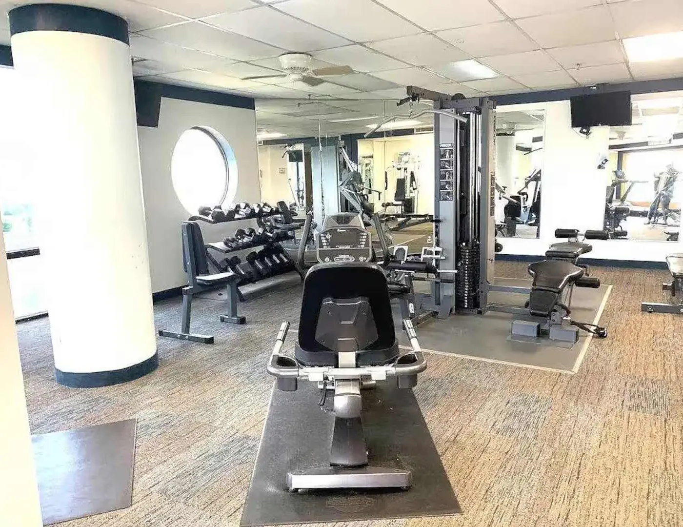 Charming condo, with shared pool, Gym, and Tennis