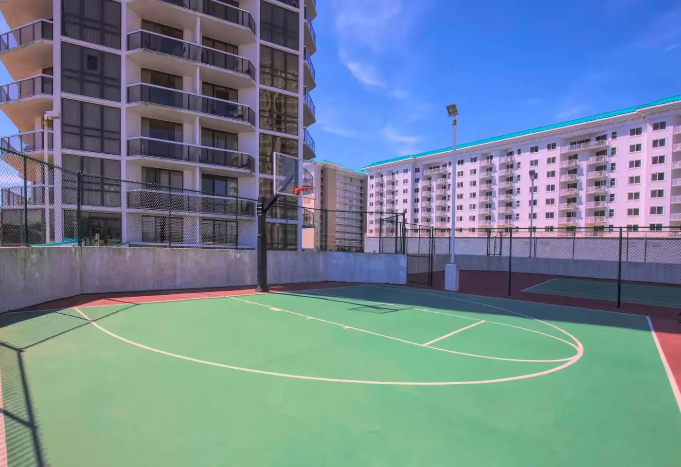 Beach side condo with shared pool, gym and tennis