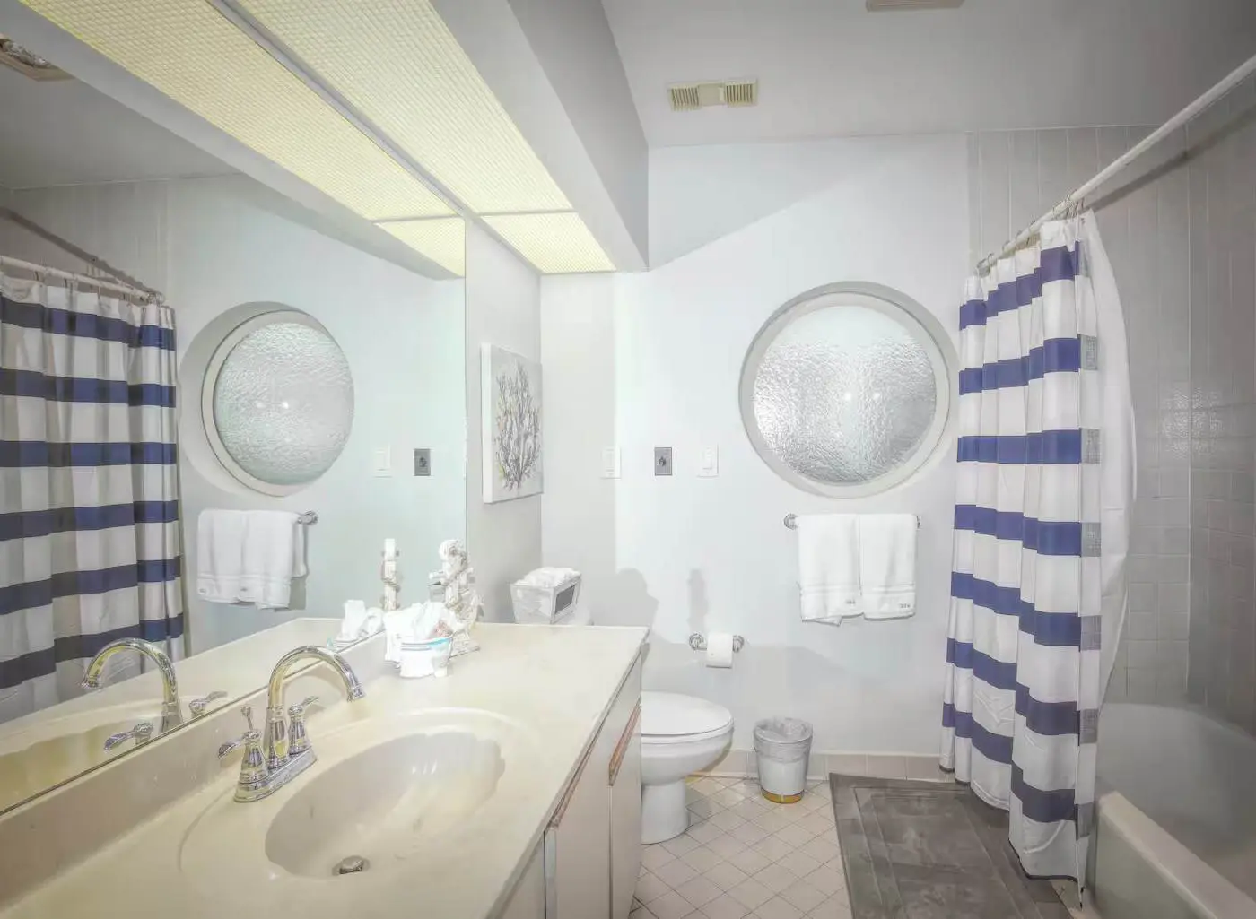 Beach side condo with shared pool, gym and tennis