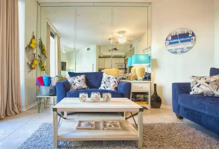 Beach side condo with shared pool, gym and tennis