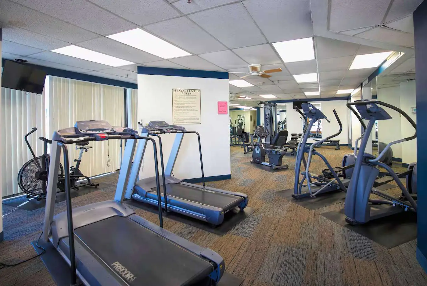 Beach side condo with shared pool, gym and tennis