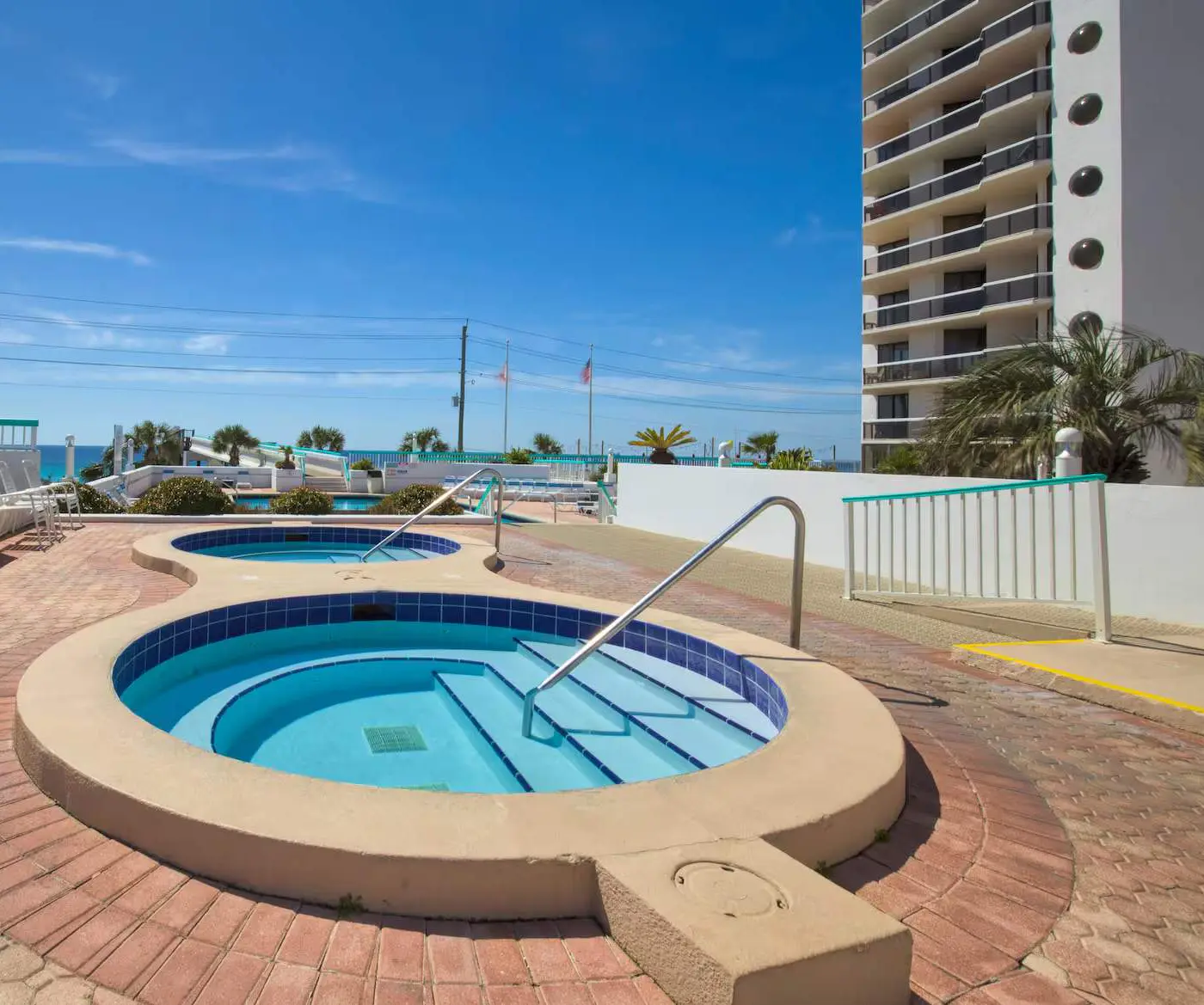 Beach side condo with shared pool, gym and tennis
