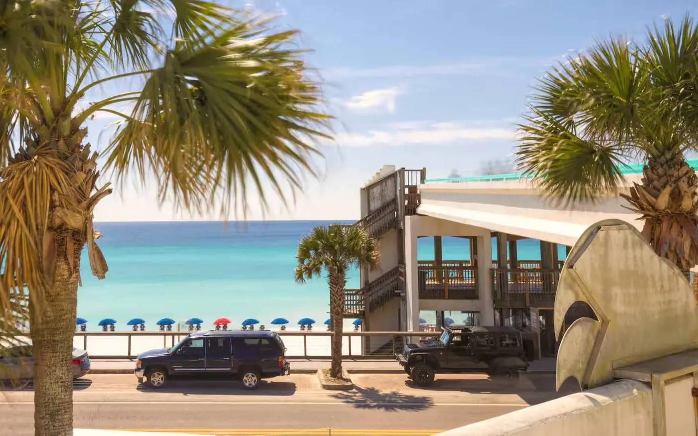 Beach side condo with shared pool, gym and tennis