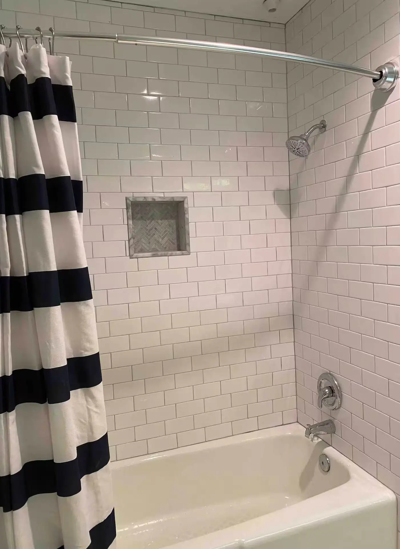 Beach side condo with shared pool, gym and tennis