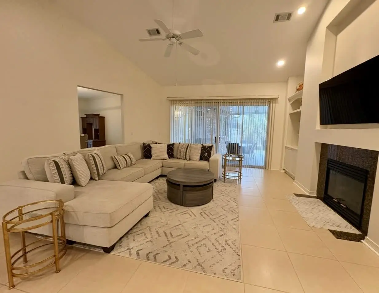 Spacious home near beaches and shopping