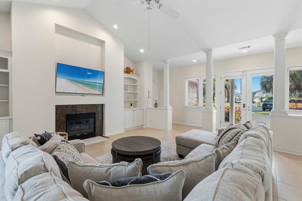 Spacious home near beaches and shopping