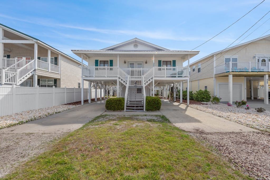 Pet Friendly 3 Bedroom Inlet Front Beach Home for 12! Oversized Deck and Dock! Blushing Mermaid