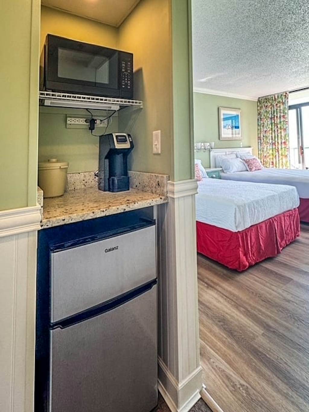 Gorgeous Oceanview Studio for 4! Sand Dunes 1044