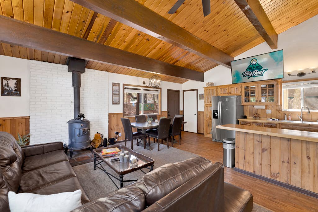 Big Bear Cabin w/ Hot Tub Near Lake & Slopes | Pet Friendly