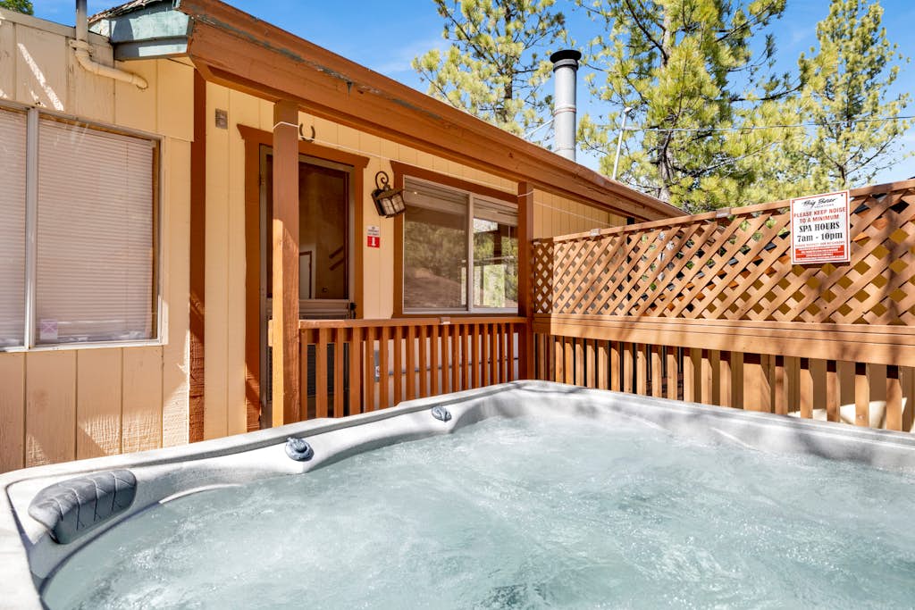 Big Bear Cabin w/ Hot Tub Near Lake & Slopes | Pet Friendly