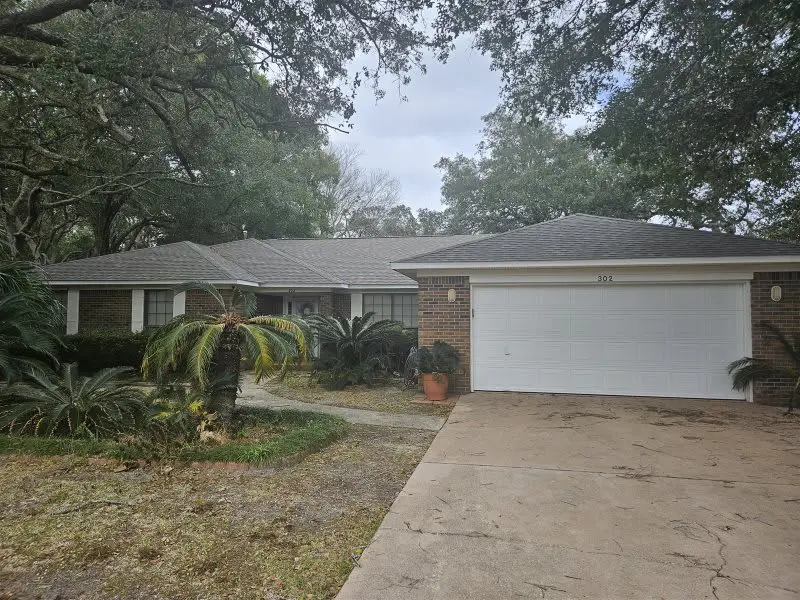 Cozy Pet friendly home near the beaches and shopping