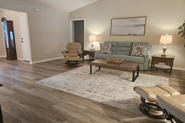 Cozy Pet friendly home near the beaches and shopping