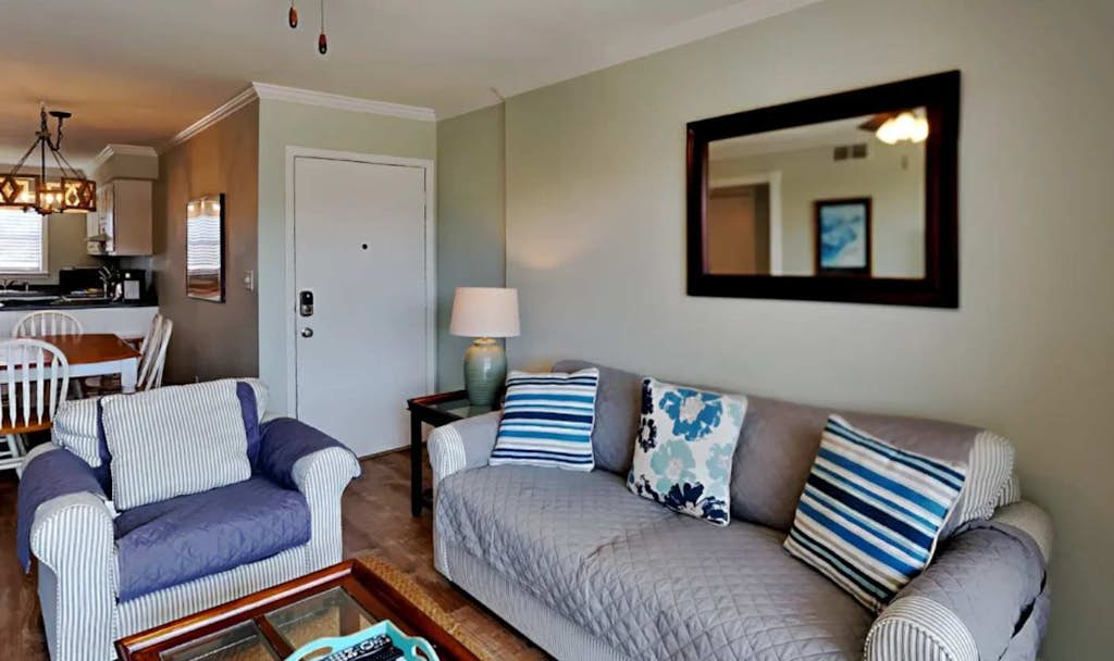 Vibrant gulf condo with pool and beach access