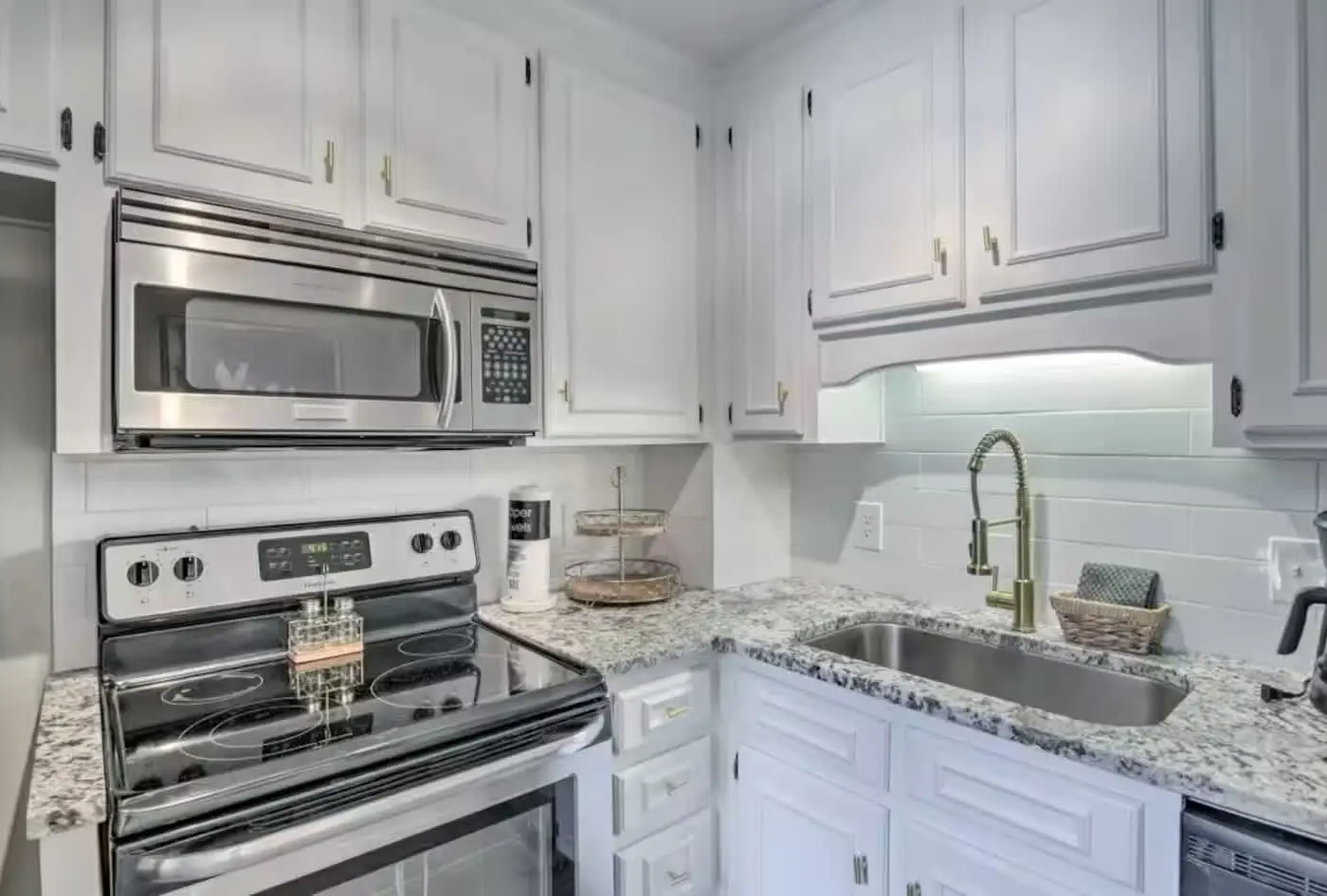 Gated community close to beach! Pool and tennis!