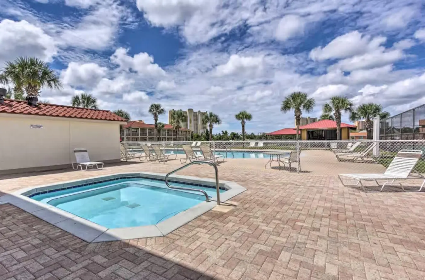 Gated community close to beach! Pool and tennis!