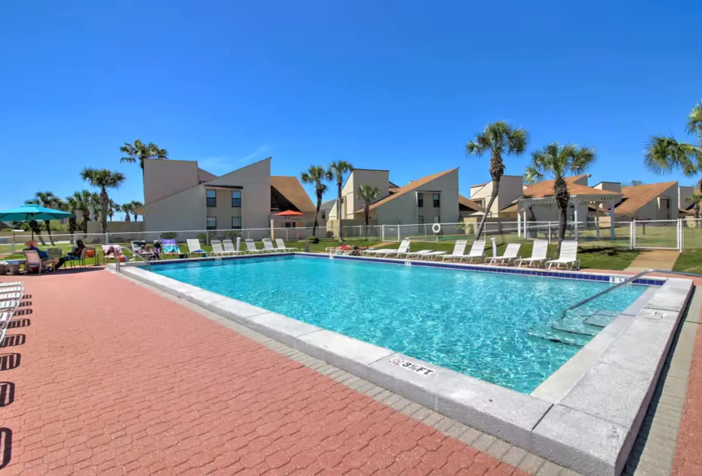 Gated community close to beach! Pool and tennis!