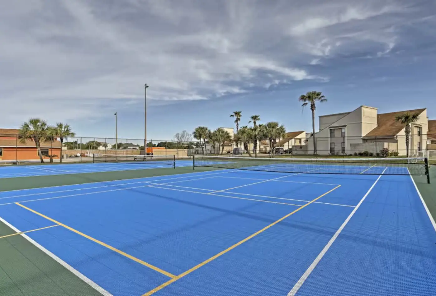 Gated community close to beach! Pool and tennis!