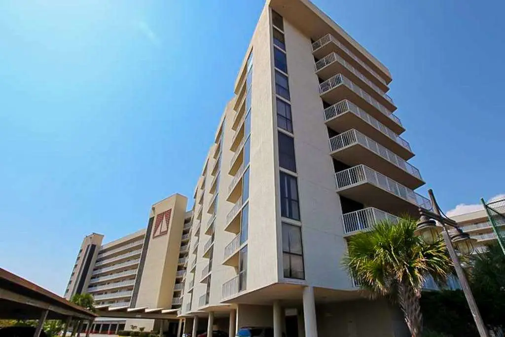Vibrant condo near the beach, Pool, Tennis