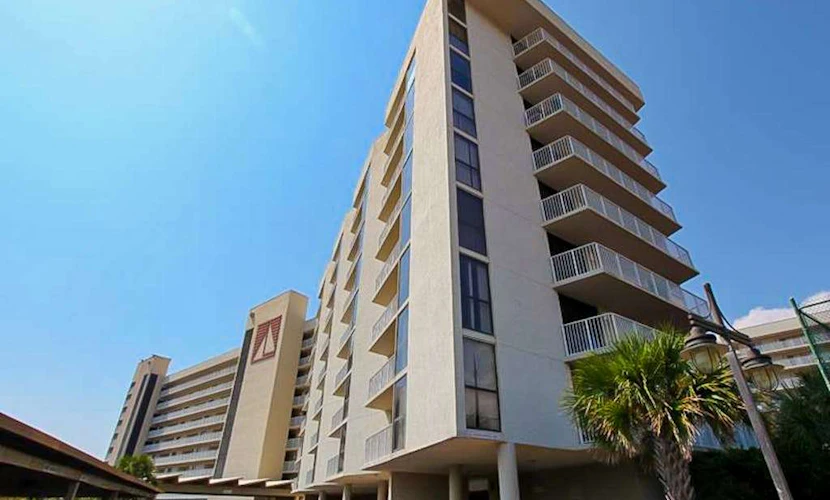 Vibrant condo near the beach, Pool, Tennis