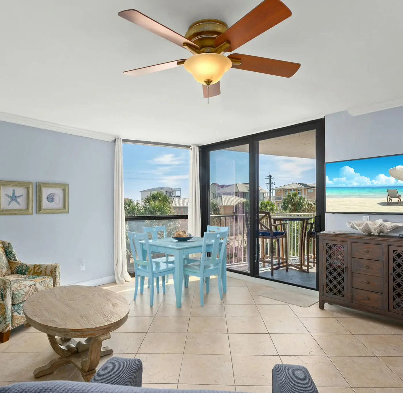 Vibrant condo near the beach, Pool, Tennis