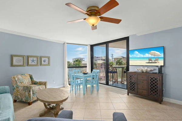 Vibrant condo near the beach, Pool, Tennis