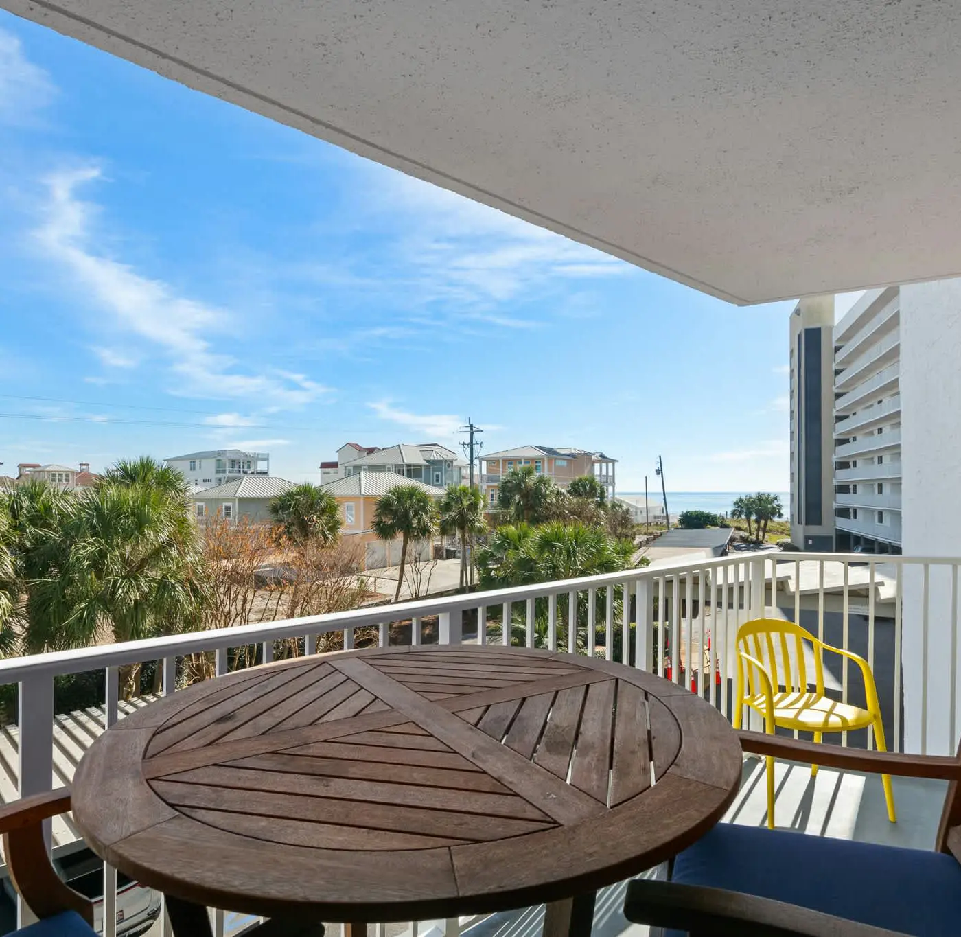 Vibrant condo near the beach, Pool, Tennis