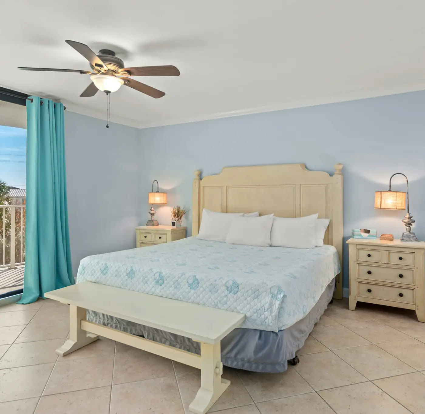 Vibrant condo near the beach, Pool, Tennis