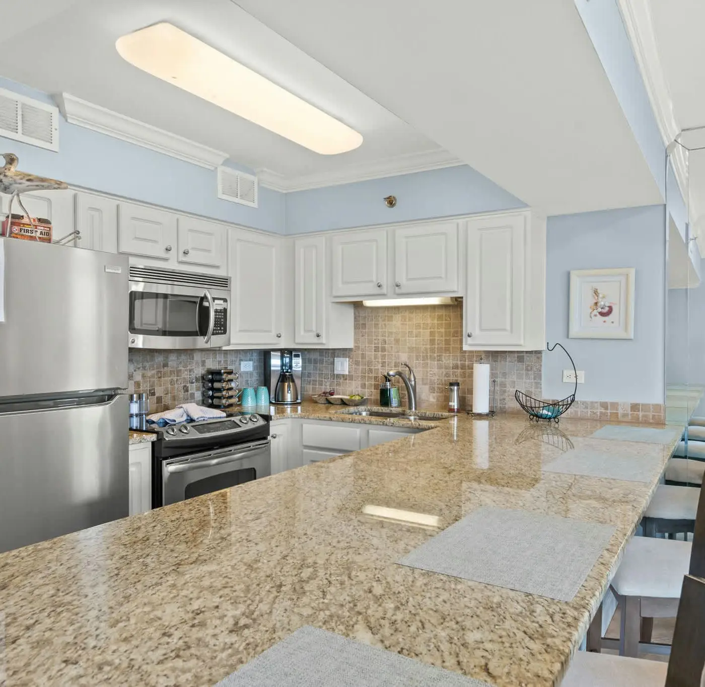 Vibrant condo near the beach, Pool, Tennis