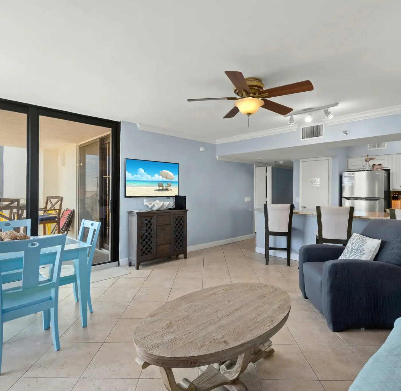 Vibrant condo near the beach, Pool, Tennis