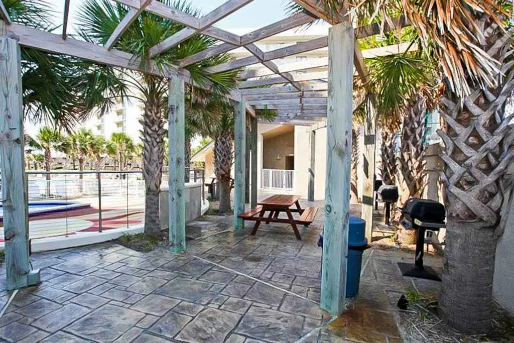 Vibrant condo near the beach, Pool, Tennis