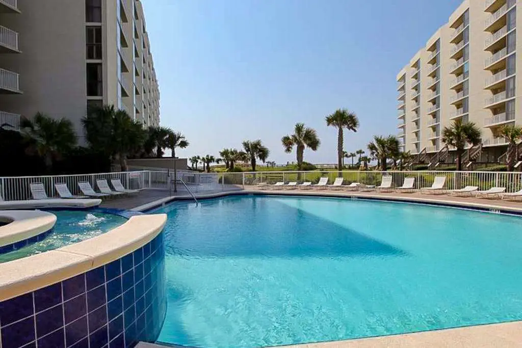Vibrant condo near the beach, Pool, Tennis