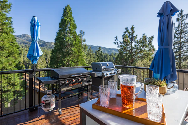 Big Bear Cabin w/ Hot Tub, Views, Deck & Firepit
