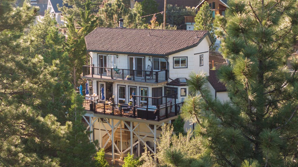 Big Bear Cabin w/ Hot Tub, Views, Deck & Firepit