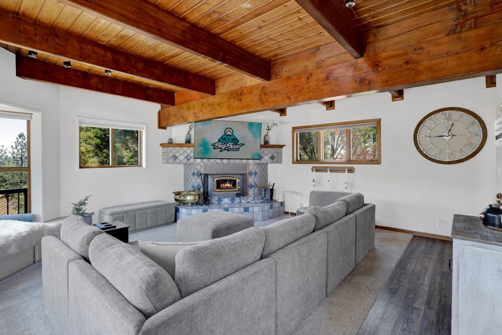 Big Bear Cabin w/ Hot Tub, Views, Deck & Firepit