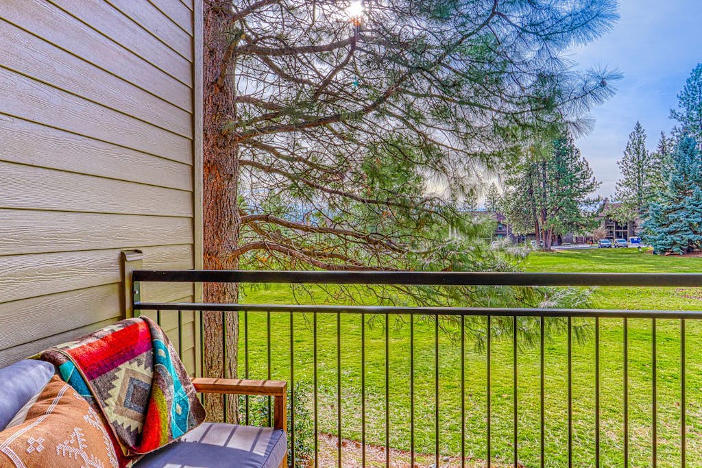 Dog-friendly, second floor condo with pool & hot tub access, & wood fireplace