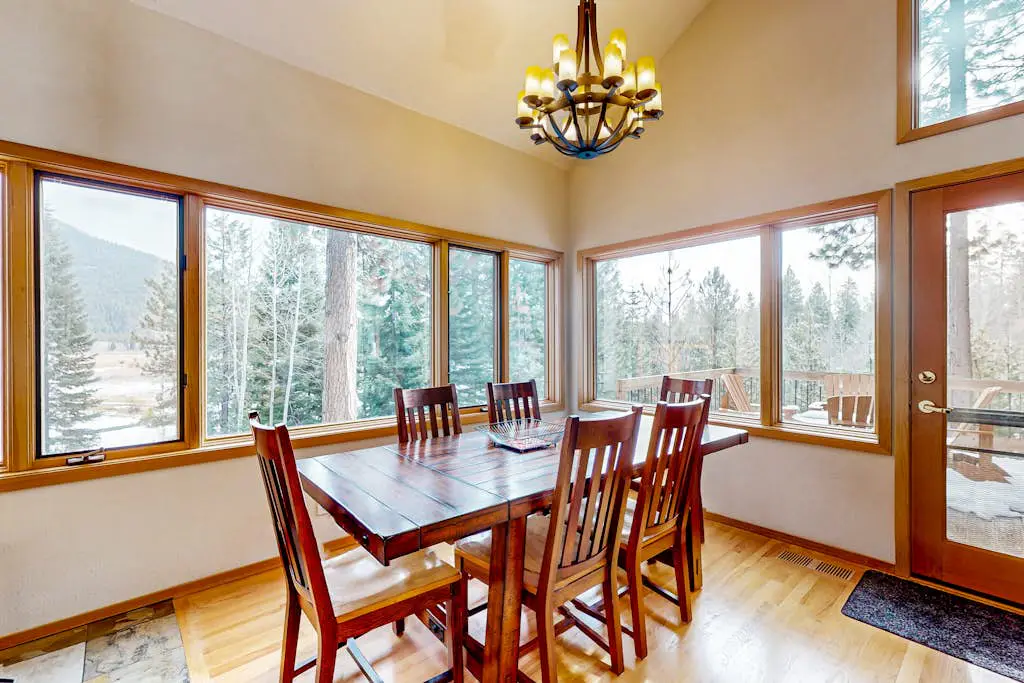 Lovely home with Black Butte view, large deck, hot tubs, & pools