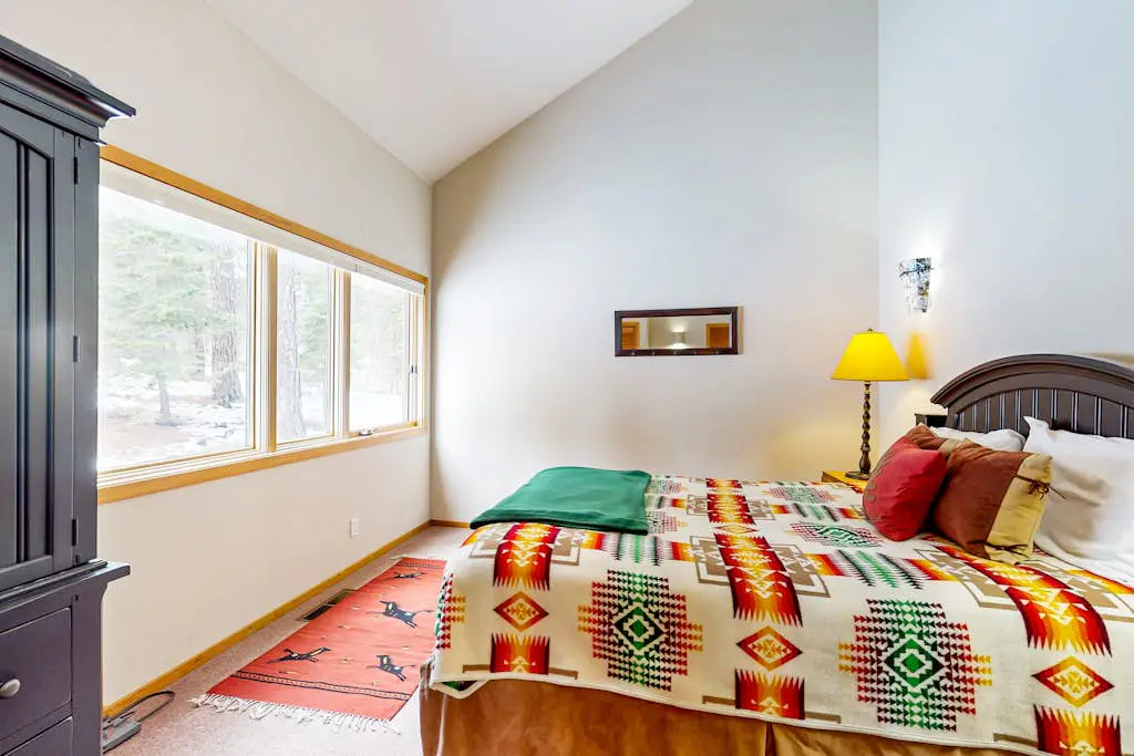 Lovely home with Black Butte view, large deck, hot tubs, & pools