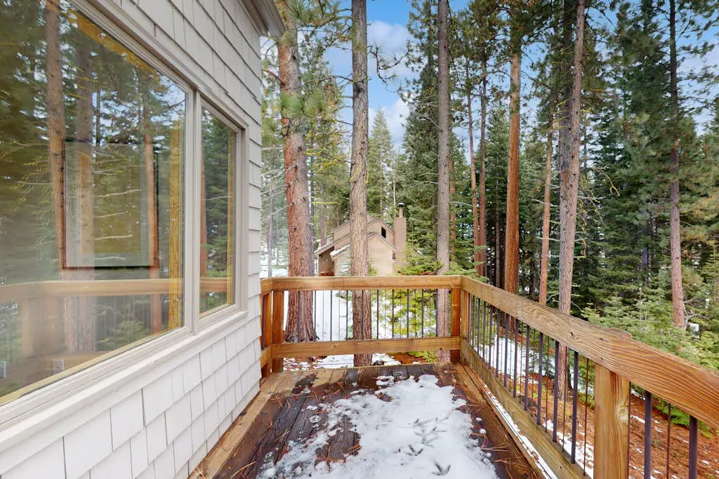 Lovely home with Black Butte view, large deck, hot tubs, & pools