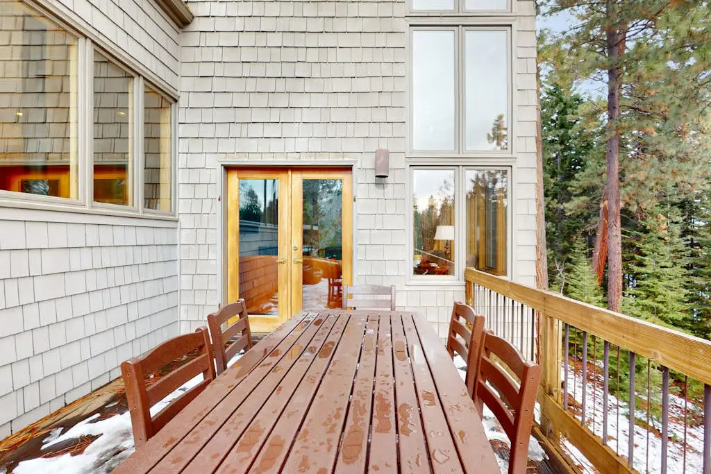 Lovely home with Black Butte view, large deck, hot tubs, & pools