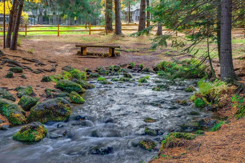 Lovely home with Black Butte view, large deck, hot tubs, & pools