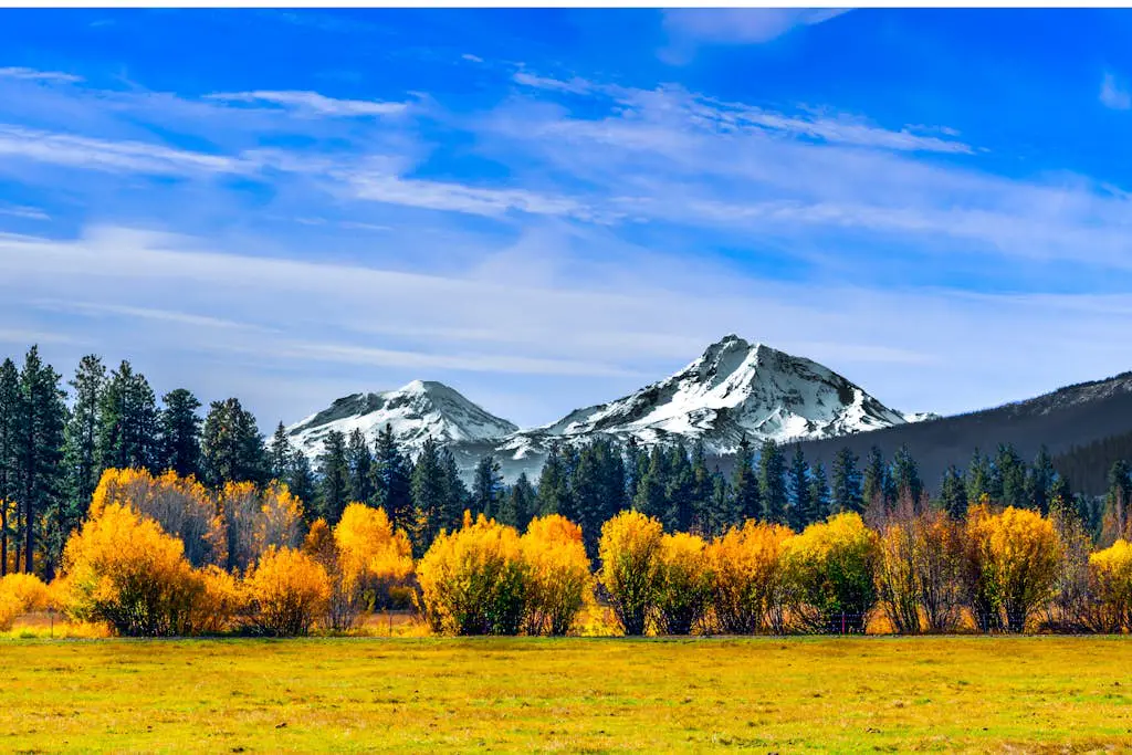 Lovely home with Black Butte view, large deck, hot tubs, & pools